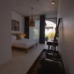 No908 Sunset Hotell *