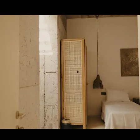 No908 Sunset Bar Hotel