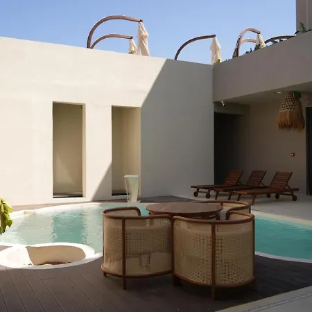 No908 Sunset Bar Hotel