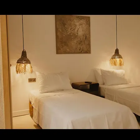 No908 Sunset Bar Hotel