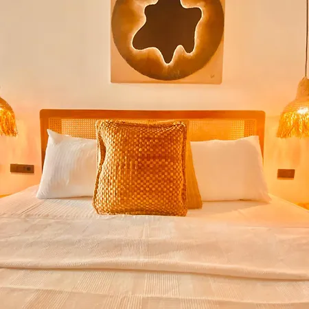 No908 Sunset Bar Hotel *