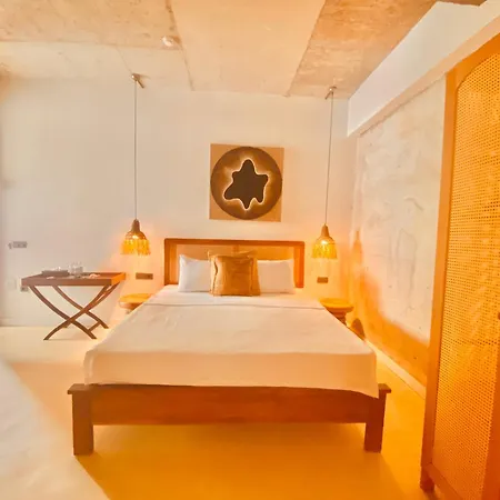 No908 Sunset Bar Hotel