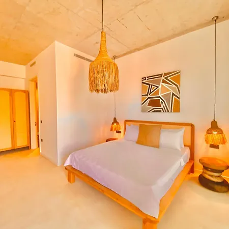 No908 Sunset Bar Hotel *