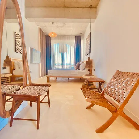 No908 Sunset Bar Hotel