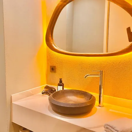 No908 Sunset Bar Hotel *