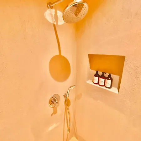 No908 Sunset Bar Hotel