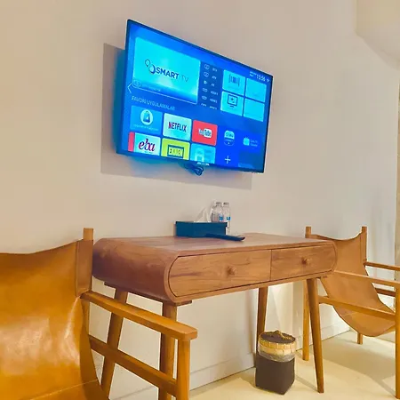 No908 Sunset Bar Hotel