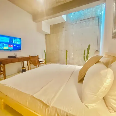 Hotel No908 Sunset Bar