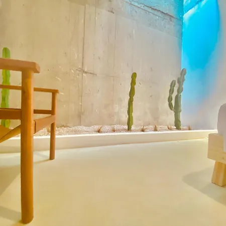 No908 Sunset Bar Hotel