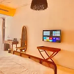 No908 Sunset Hotel