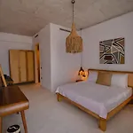 No908 Sunset Hotel