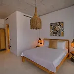 No908 Sunset Hotel