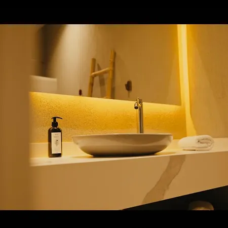 No908 Sunset Bar Hotel *