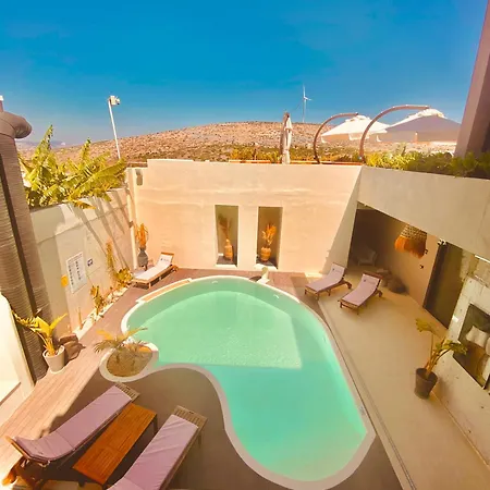 No908 Sunset Bar Hotel