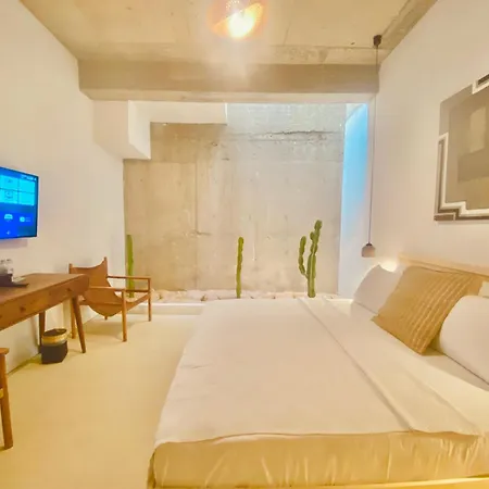 Hotel No908 Sunset Bar