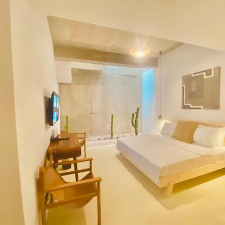 No908 Sunset 酒店 *