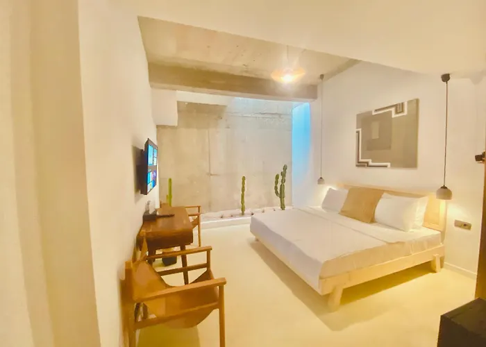 No908 Sunset 酒店 *