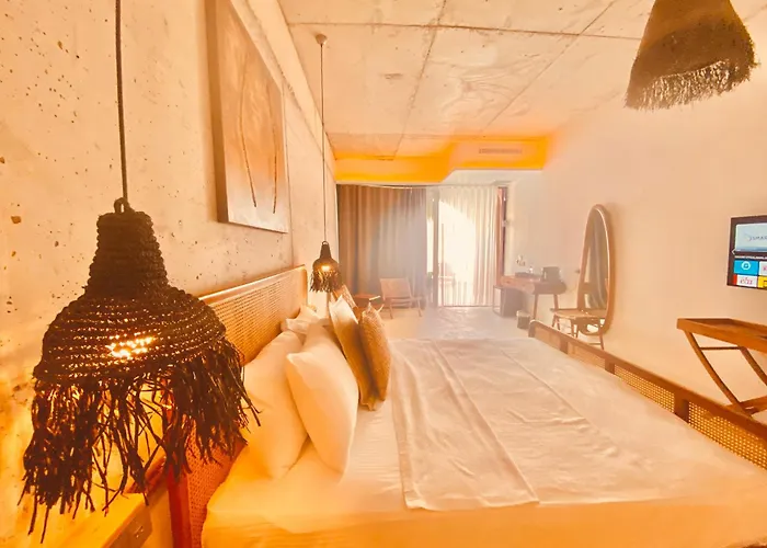 No908 Sunset 酒店 *