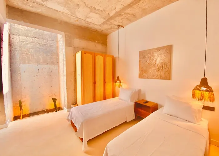 No908 Sunset 酒店 *